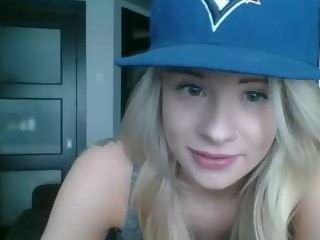  oliviaowens is 19 years old. Speaks English. Lives in Canada
