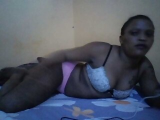 brunette sashgal is 22 years old. Speaks english, . Lives in mombasa