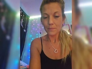 dirty Sex Cam eyeyeyey69 is 33 years old. Speaks english, . Lives in day heights