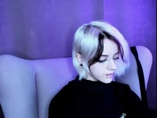 small tits Sex Cam holy-silvia is 19 years old. Speaks english, . Lives in 