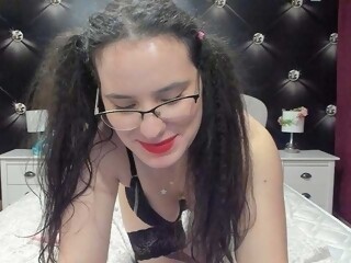 spanish Sex Cam jessiemoony is 23 years old. Speaks english, spanish. Lives in 