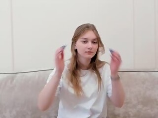 babes Sex Cam hi_hru_bb is 18 years old. Speaks Foreign. Lives in Magic world