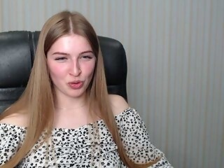 white Sex Cam dreamgirlx is 18 years old. Speaks english, . Lives in 