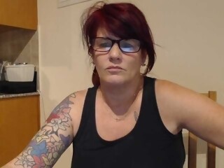 redhead sweetdebbipie is 42 years old. Speaks english, . Lives in chattanooga