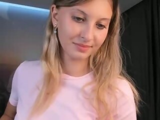 fantasy Sex Cam philomenagroomes is 18 years old. Speaks English. Lives in Prague, Czech