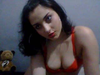 miafoxx is 18 years old. Speaks english, portuguese. Lives in your dreams
