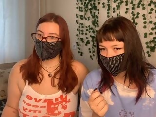 lesbian Sex Cam bettyandrich is 20 years old. Speaks english, . Lives in 