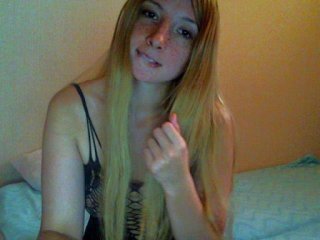 laramilly is 18 years old. Speaks english, . Lives in 