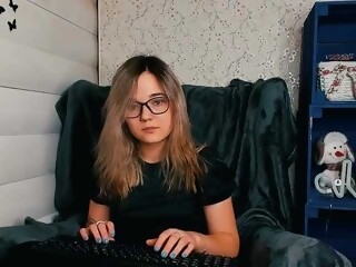 small tits Sex Cam rozzalinaevan is 18 years old. Speaks english, . Lives in 